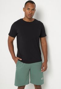 Born2be - Zielone Dresowe Szorty Bermudy Zdobione Aplikacją Nitarosa. Okazja: na co dzień. Kolor: zielony. Materiał: dresówka. Wzór: aplikacja. Styl: casual #4