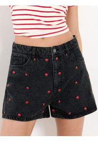 Sinsay - Szorty jeansowe high waist z haftowanymi różyczkami - czarny. Stan: podwyższony. Kolor: czarny. Materiał: jeans. Wzór: haft #1