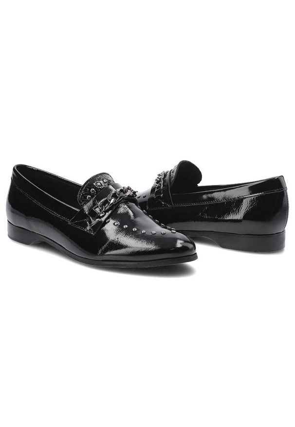 Czarne Lordsy Lamanti Damskie Eleganckie Buty. Okazja: na spotkanie biznesowe. Zapięcie: bez zapięcia. Kolor: czarny. Szerokość cholewki: normalna. Wzór: aplikacja. Materiał: lakier, skóra. Obcas: na obcasie. Styl: elegancki. Wysokość obcasa: niski