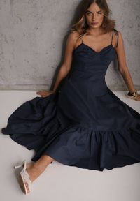 Renee - Granatowa Rozkloszowana Sukienka z Bawełny z Wiązanymi Ramiączkami Milistia. Okazja: na co dzień. Typ kołnierza: dekolt gorset. Kolor: niebieski. Materiał: bawełna. Długość rękawa: na ramiączkach. Typ sukienki: gorsetowe. Styl: casual, elegancki #5