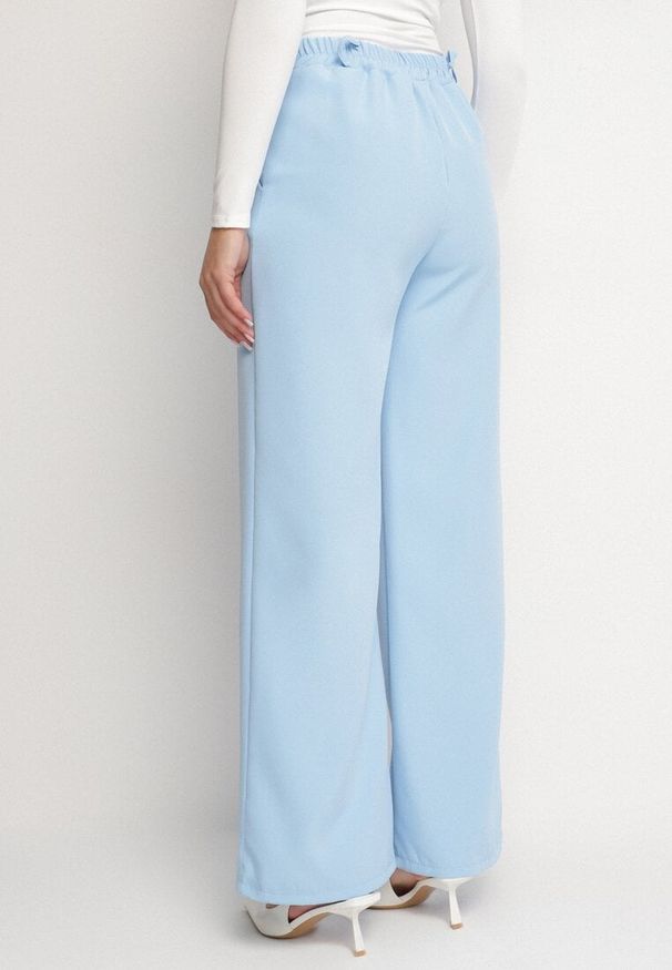 Born2be - Niebieskie Garniturowe Spodnie z Wysokim Stanem Vivisora. Stan: podwyższony. Kolor: niebieski. Wzór: aplikacja