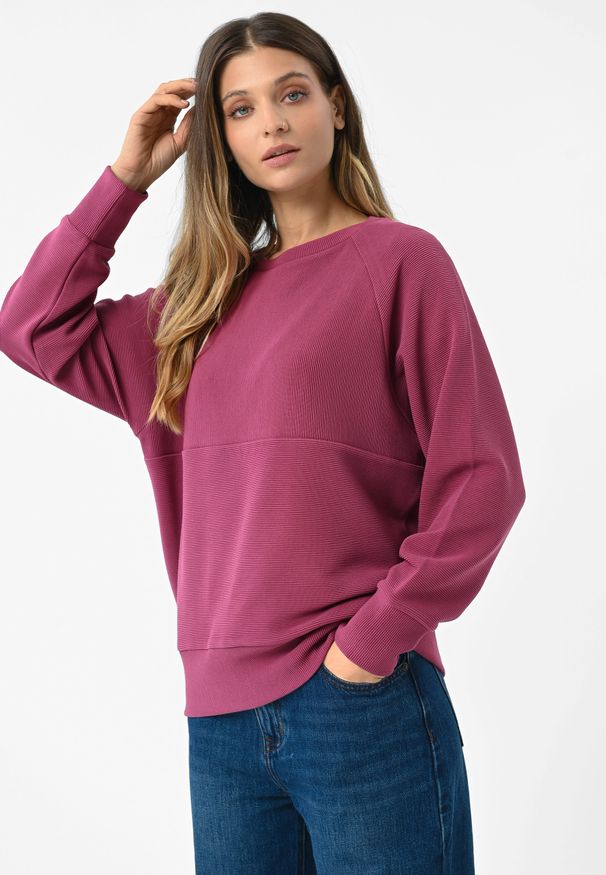 Volcano - Prążkowana, luźna bluza B-MINK. Okazja: na co dzień. Kolor: różowy. Materiał: prążkowany. Długość rękawa: raglanowy rękaw. Wzór: prążki. Styl: casual