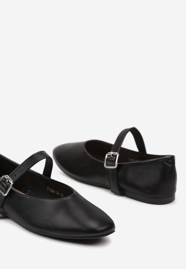 Born2be - Czarne Płaskie Balerinki Mary Jane z Kwadratowym Noskiem Saroma. Okazja: na co dzień. Zapięcie: pasek. Kolor: czarny. Materiał: jeans. Styl: elegancki, casual, klasyczny