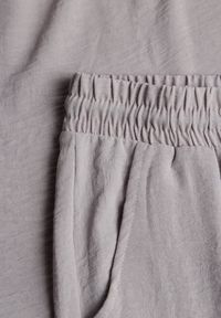 Born2be - Jasnoszary Komplet z Wiskozą Koszulka z Krótkim Rękawem i Luźne Spodnie na Gumce z Kieszniami Efraline. Kolor: szary. Materiał: wiskoza #8