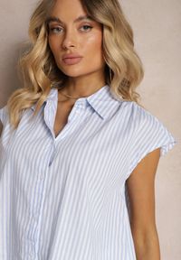 Renee - Niebieska Casualowa Koszula z Bawełny w Paski na Guziki Menatia. Okazja: na co dzień. Typ kołnierza: kołnierzyk klasyczny. Kolor: niebieski. Materiał: bawełna. Wzór: paski. Sezon: lato. Styl: casual