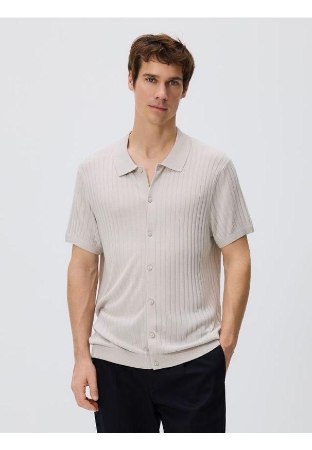 Reserved - Rozpinany sweter - beżowy. Kolor: beżowy. Materiał: wiskoza, dzianina