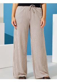 Sinsay - Spodnie wide leg z wiskozą - wielobarwny. Materiał: wiskoza #1