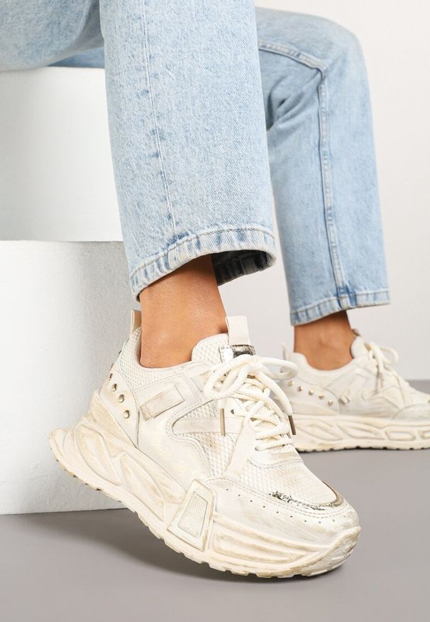 Born2be - Beżowe Sneakersy na Grubej Tłoczonej Podeszwie Lurimara. Kolor: beżowy. Materiał: jeans