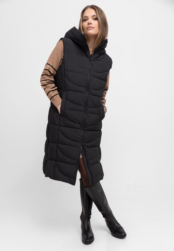 Volcano - Długi, pikowany bezrękawnik V-JAVA. Materiał: materiał. Długość rękawa: bez rękawów. Długość: długie. Styl: sportowy, elegancki