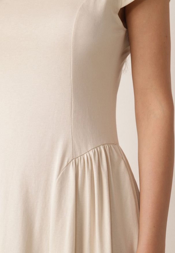 Born2be - Beżowa Wiskozowa Sukienka Taliowana z Przeszyciami Perusa. Okazja: na co dzień. Kolor: beżowy. Materiał: wiskoza. Typ sukienki: proste. Styl: elegancki, casual