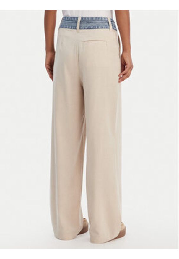 Desigual Spodnie materiałowe 26SWPW28 Beżowy Regular Fit. Kolor: beżowy. Materiał: syntetyk, wiskoza
