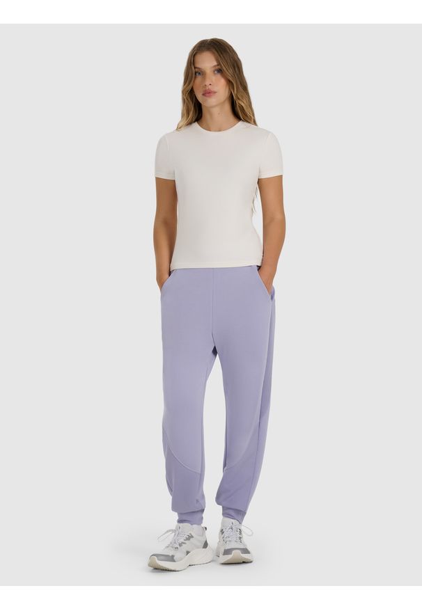 4f - 4F T-shirt z prążkowanej dzianiny z modalem damski - biały XS. Okazja: na co dzień. Kolor: biały. Materiał: prążkowany, dzianina. Wzór: prążki. Styl: klasyczny, sportowy, casual