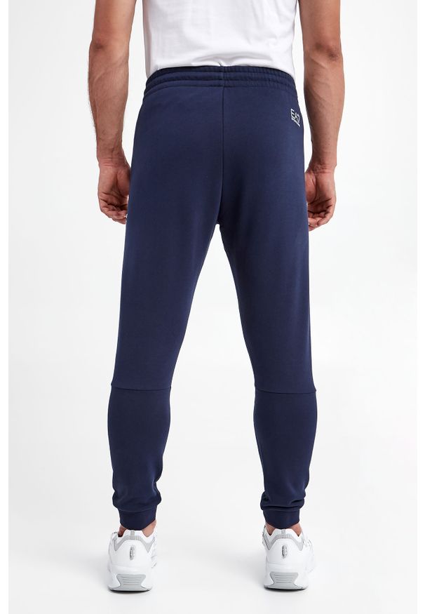 EA7 Emporio Armani - Spodnie dresowe EMPORIO ARMANI. Materiał: dresówka. Wzór: nadruk