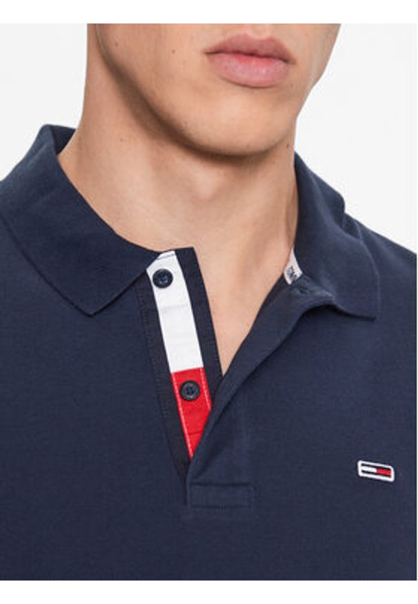 Tommy Jeans Polo DM0DM15370 Granatowy Slim Fit. Typ kołnierza: polo. Kolor: niebieski. Materiał: bawełna
