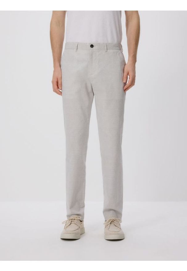 Reserved - Spodnie chino slim z lnem - jasnoszary. Kolor: szary. Materiał: len