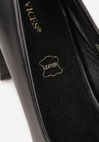 Renee - Czarne Czółenka Vices Basic na Słupkowym Obcasie ze Skórzaną Wkładką Esande. Okazja: na ślub cywilny, na wesele, na imprezę. Kolor: czarny. Materiał: skóra. Obcas: na obcasie. Styl: klasyczny, wizytowy. Wysokość obcasa: średni #9