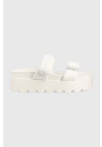 Steve Madden klapki Bail out damskie kolor biały na platformie SM11002448. Kolor: biały. Materiał: materiał. Wzór: gładki. Obcas: na platformie #1