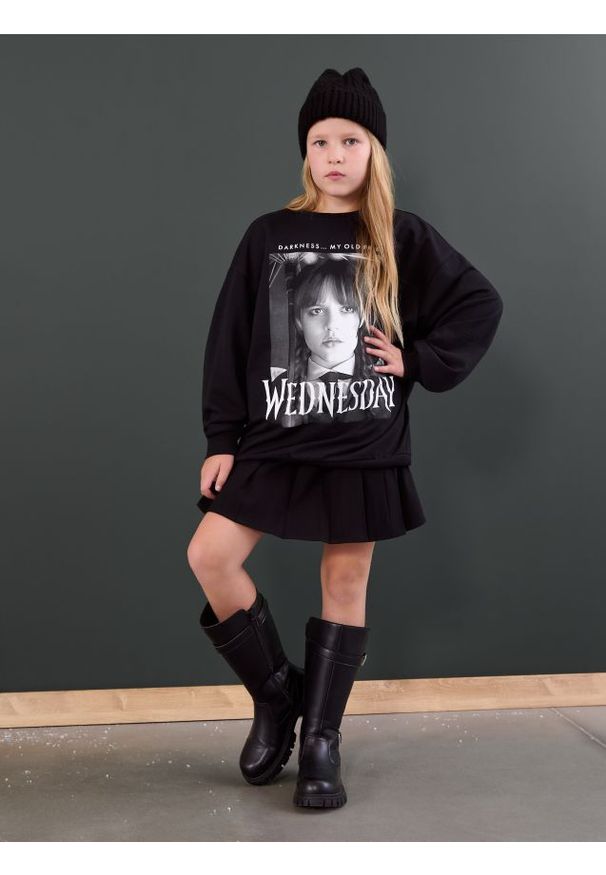 Sinsay - Bluza Wednesday - czarny. Kolor: czarny. Długość: długie. Wzór: nadruk