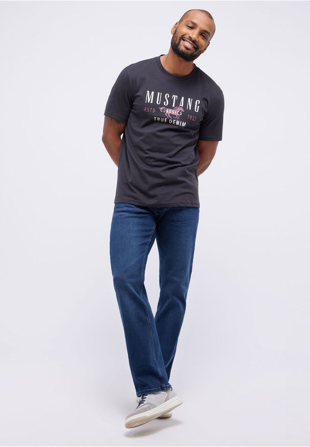 Mustang - MĘSKIE SPODNIE JEANSOWE MUSTANG MICHIGAN STRAIGHT DENIM BLUE 1015014 5000 882