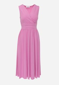 Renee - Różowa Sukienka z Kopertowym Dekoltem i Plisowanym Dołem Anamarie. Kolor: różowy. Długość rękawa: bez rękawów. Typ sukienki: kopertowe. Długość: midi #8