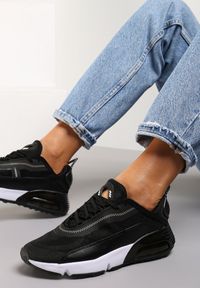 Renee - Czarne Sneakersy Azama. Zapięcie: bez zapięcia. Kolor: czarny. Materiał: materiał. Szerokość cholewki: normalna. Wzór: aplikacja #1