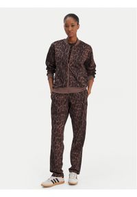 Adidas - adidas Dres Essentials 3-Stripes Animal JZ0927 Brązowy Regular Fit. Kolor: brązowy. Materiał: syntetyk #1