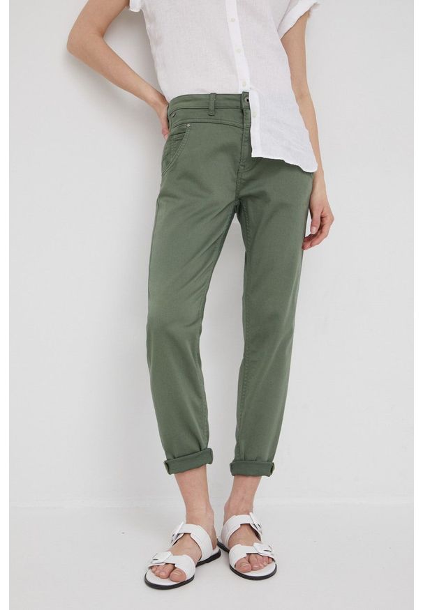 Pepe Jeans spodnie CAREY damskie kolor zielony dopasowane medium waist. Kolor: zielony. Materiał: tkanina