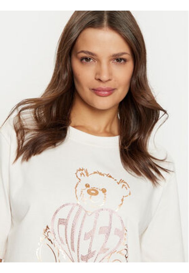 Guess T-Shirt V5RI09 I3Z14 Beżowy Regular Fit. Kolor: beżowy. Materiał: bawełna