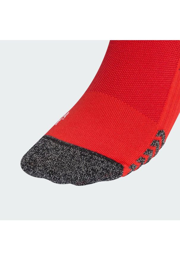 Adidas - Getry podstawowe FC Bayern 25/26. Kolor: czerwony. Sport: piłka nożna