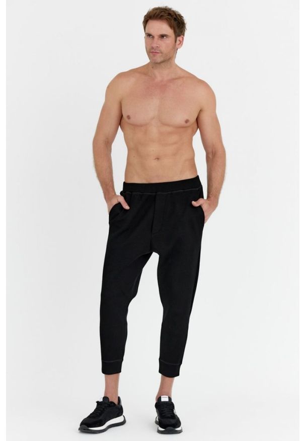 DSQUARED2 Czarne męskie spodnie ibra black on black, Rozmiar S. Kolor: czarny. Materiał: wiskoza