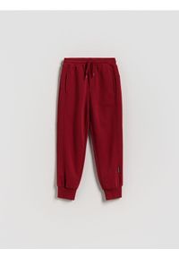 Reserved - Bawełniane joggery z meszkiem - czerwony. Kolor: czerwony. Materiał: bawełna