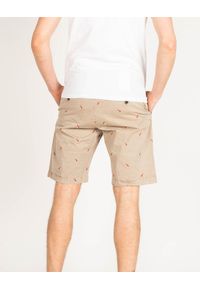 Pepe Jeans Szorty "Miles Short Icon" | PM800849 | Miles Short Icon | Mężczyzna | Beżowy. Okazja: na co dzień. Kolor: beżowy. Materiał: elastan, bawełna. Wzór: aplikacja. Styl: casual