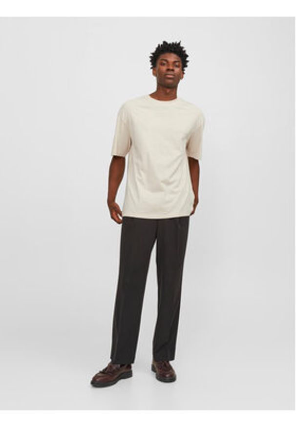 Jack & Jones - Jack&Jones T-Shirt Bradley 12249319 Beżowy Regular Fit. Kolor: beżowy. Materiał: bawełna