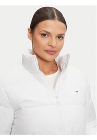 Tommy Jeans Kurtka zimowa Essential DW0DW18827 Biały Regular Fit. Kolor: biały. Materiał: syntetyk. Sezon: zima