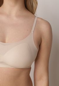 Born2be - Beżowy Bezszwowy Biustonosz Bez Fiszbin z Usztywnianymi Miseczkami Leavessa. Kolor: beżowy. Materiał: tkanina #7