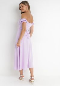 Born2be - Fioletowa Sukienka Midi z Dekoltem Carmen i Bufiastymi Rękawkami Amarhis. Okazja: na imprezę, na co dzień. Typ kołnierza: typu carmen. Kolor: fioletowy. Wzór: aplikacja. Typ sukienki: proste. Długość rękawa: krótki rękaw. Sezon: lato. Styl: klasyczny, casual, elegancki. Długość: midi #6