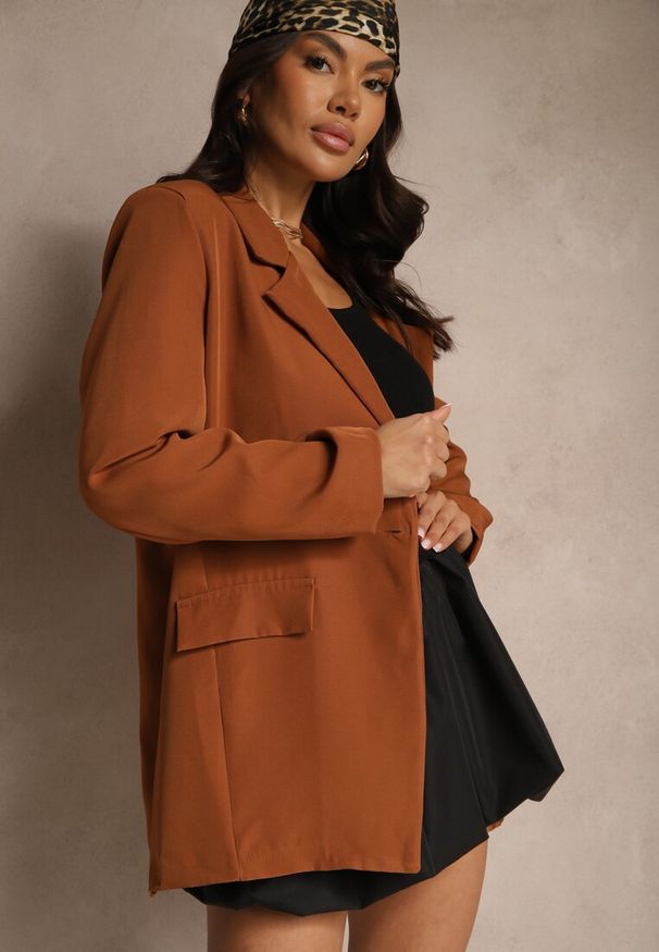 Renee - Brązowa Pudełkowa Marynarka Jednorzędowa Telluria. Okazja: na co dzień. Kolor: brązowy. Materiał: jeans. Styl: elegancki, casual