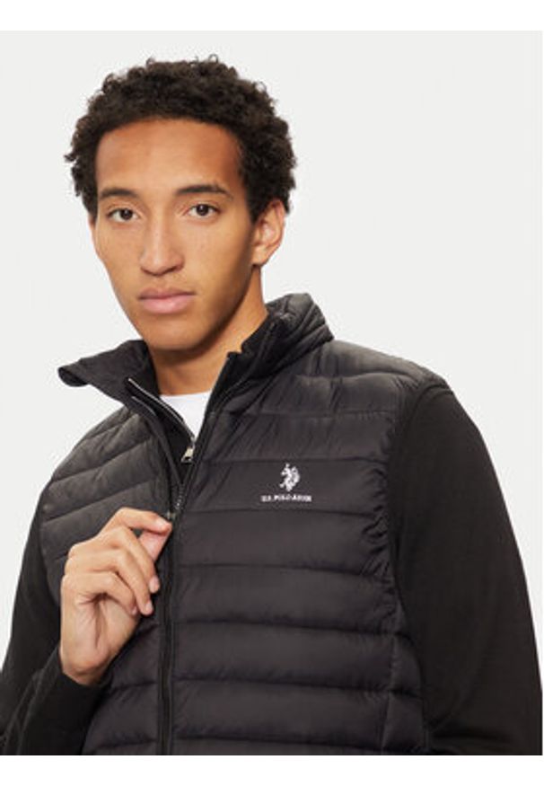 U.S. Polo Assn. Bezrękawnik MUP3267 Czarny Regular Fit. Typ kołnierza: polo. Kolor: czarny. Materiał: syntetyk. Długość rękawa: bez rękawów