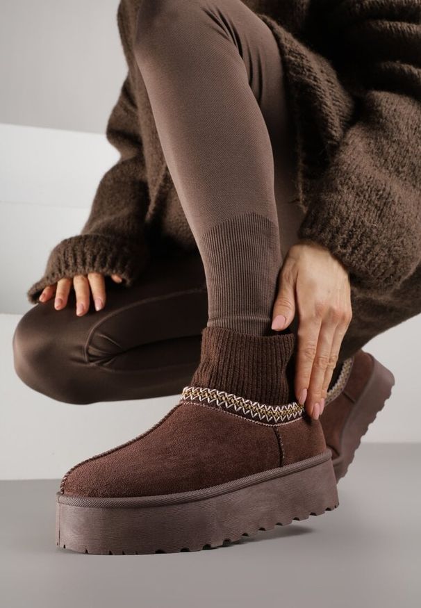 Born2be - Brązowe Śniegowce VICES na Grubej Podeszwie z Haftem i Skarpetkową Cholewką Enantia. Okazja: na co dzień. Kolor: brązowy. Materiał: jeans. Szerokość cholewki: normalna. Wzór: haft. Styl: casual, elegancki