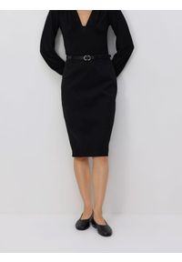 Reserved - Spódnica z paskiem - czarny. Kolor: czarny. Materiał: wiskoza, tkanina