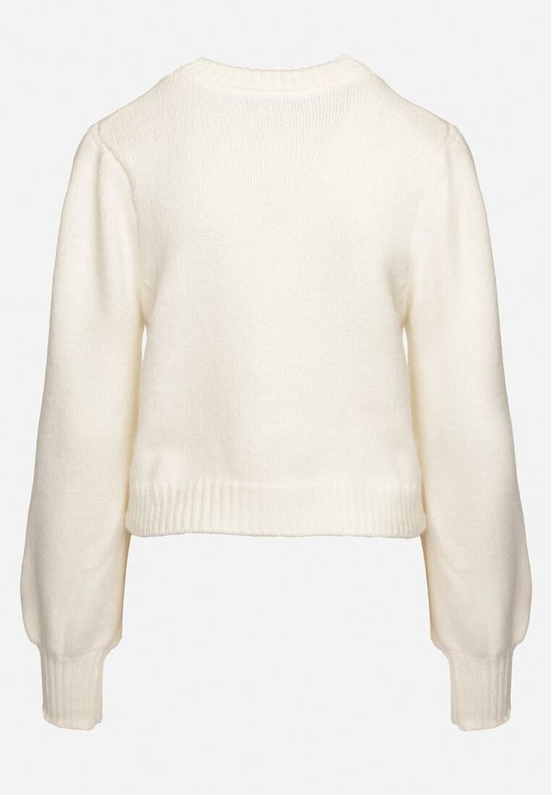 Born2be - Biały Wiskozowy Sweter ze Ściągaczami na Rękawach i Ozdobnym Tłoczeniem Hariga. Okazja: na co dzień. Kolor: biały. Materiał: wiskoza. Długość rękawa: długi rękaw. Długość: długie. Styl: klasyczny, elegancki, casual