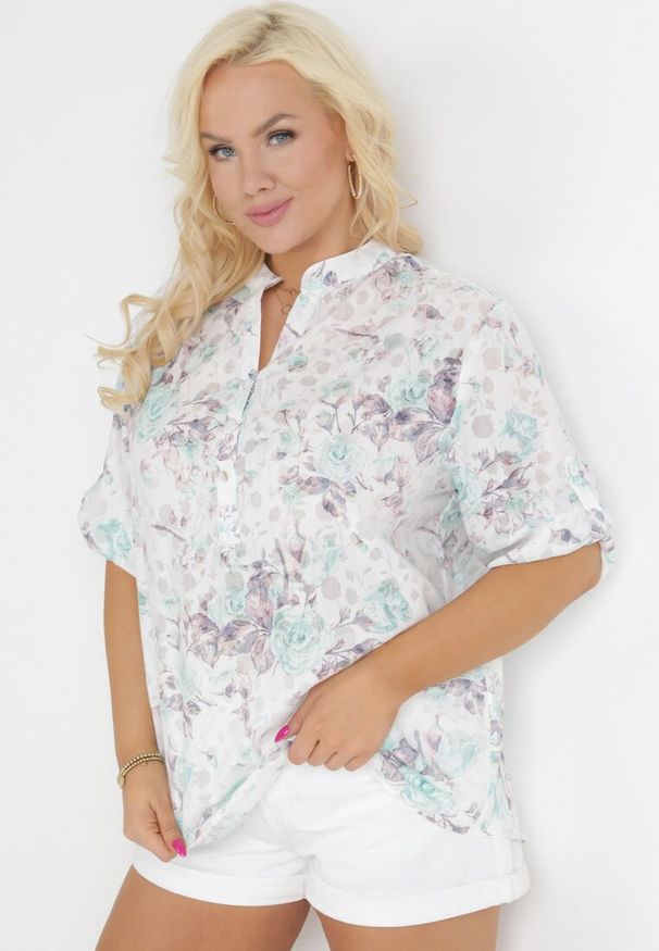 Born2be - Biało-Jasnozielona Przezroczysta Tunika z Rozszerzanym Dołem z Bawełny w Kwiaty Asami. Kolekcja: plus size. Kolor: biały. Materiał: bawełna. Wzór: kwiaty. Sezon: wiosna, lato