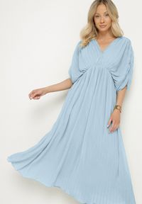 Born2be - Niebieska Sukienka Rozkloszowana z Wiązaniem na Szyi o Luźnym Kroju Napila. Okazja: na co dzień. Typ kołnierza: dekolt w kształcie V. Kolor: niebieski. Styl: casual, elegancki, klasyczny #7