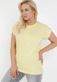 Born2be - Żółty T-shirt Astrissis. Kolekcja: plus size. Kolor: żółty. Materiał: elastan, bawełna. Wzór: aplikacja