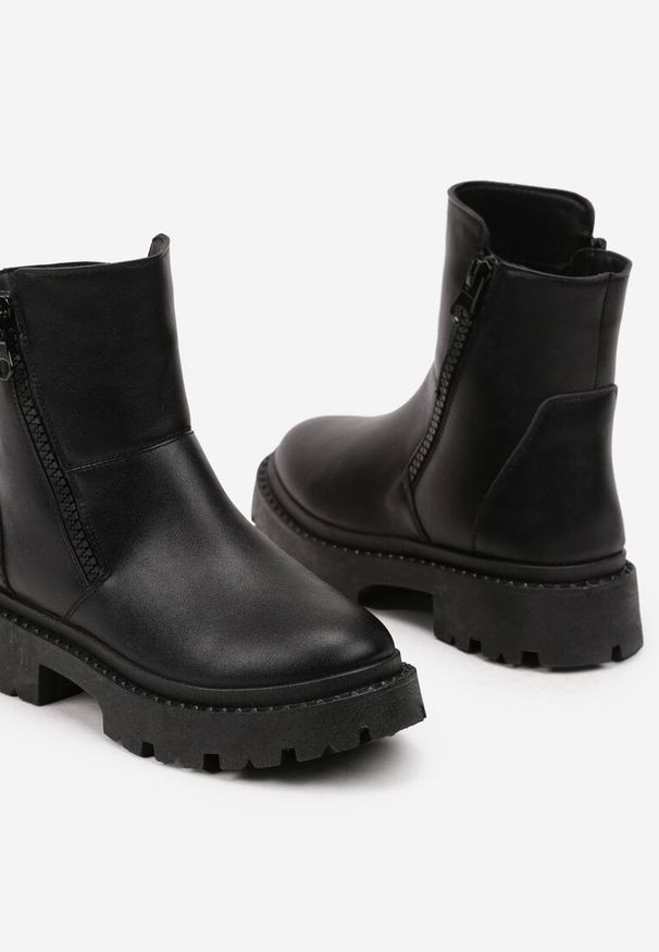 Renee - Czarne Botki na Platformie z Ozdobnym Suwakiem z Boku Tarienne. Kolor: czarny. Materiał: jeans. Wzór: aplikacja. Obcas: na platformie. Wysokość obcasa: średni