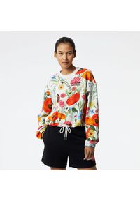 Bluza New Balance WT21565SAH – multikolor. Kolor: wielokolorowy. Materiał: bawełna, poliester, prążkowany, materiał, dresówka. Długość: długie. Wzór: napisy, kolorowy #1