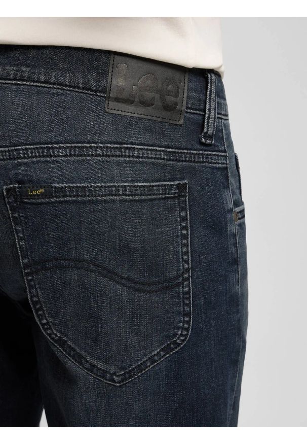 Lee - MESKIE SPODNIE LEE DAREN ZIP FLY BLUE MATTER 112371297