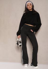 Renee - Czarna Krótka Bluza ze Stójką Benola. Okazja: na co dzień. Typ kołnierza: kołnierzyk stójkowy. Kolor: czarny. Materiał: jeans. Długość: krótkie. Styl: casual, elegancki