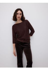 Reserved - Sweter z metalizowaną nitką - brązowy. Kolor: brązowy. Materiał: wiskoza