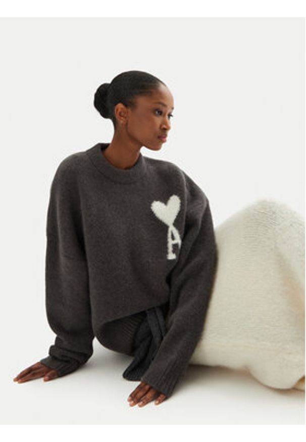 AMI PARIS - AMI Paris Sweter UKS025.KN0032 Szary Regular Fit. Kolor: szary. Materiał: wełna